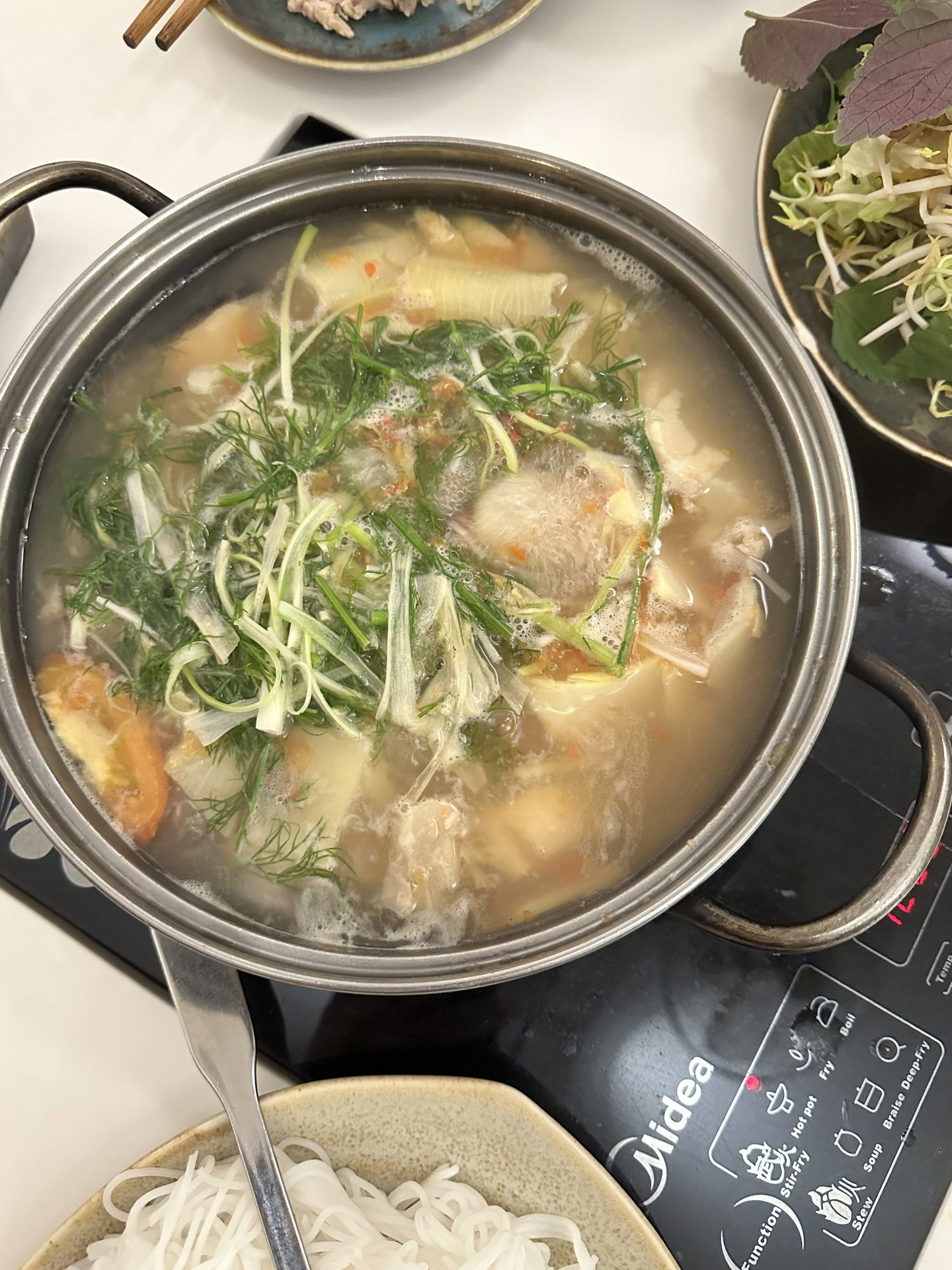 Lau Dam Bong — giấm bỗng, the ingredient behind the sourness