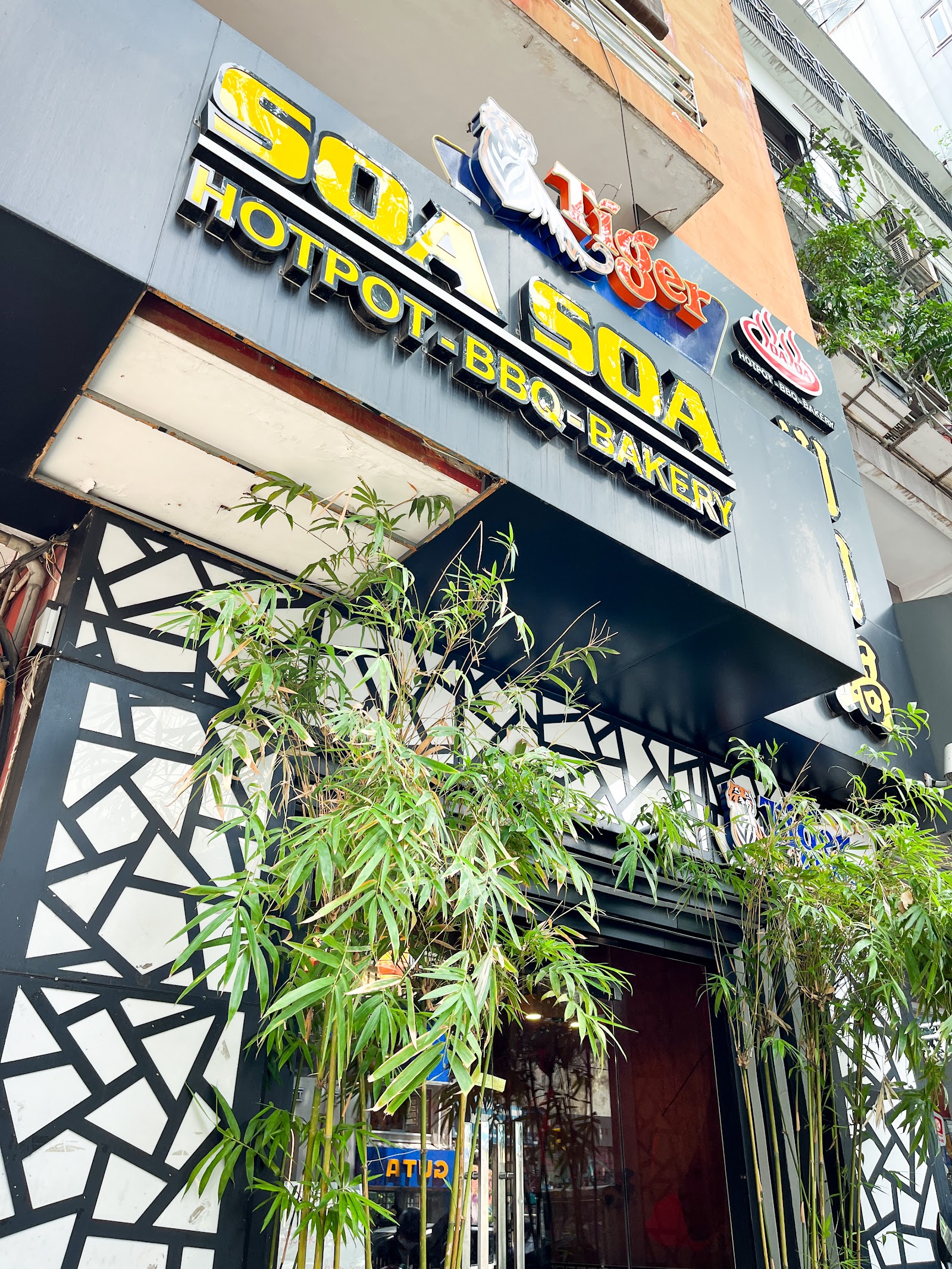 Lẩu Soa Soa’s street front on Pham Ngoc Thach