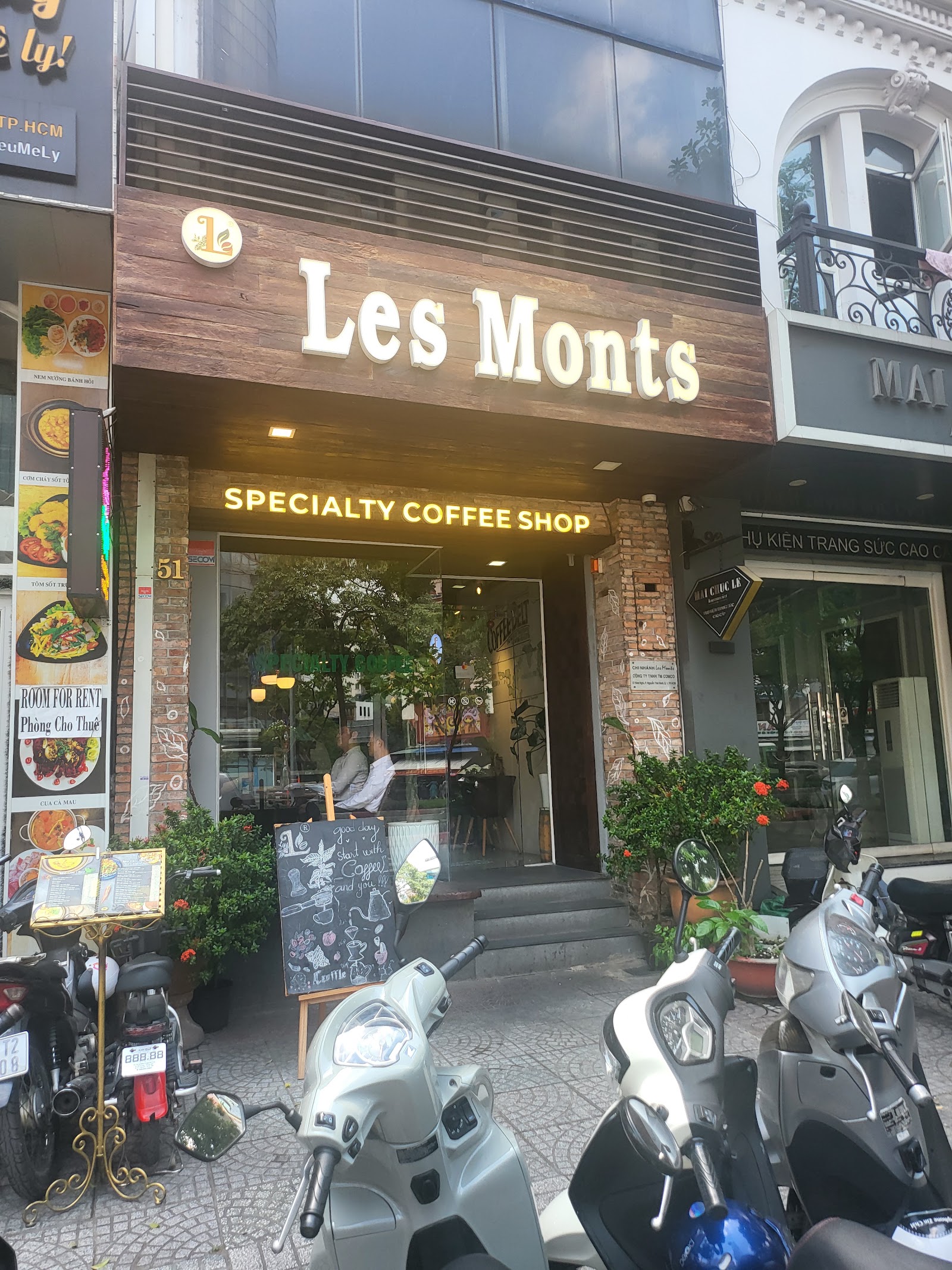 Les Monts' front at 51 Ham Nghi