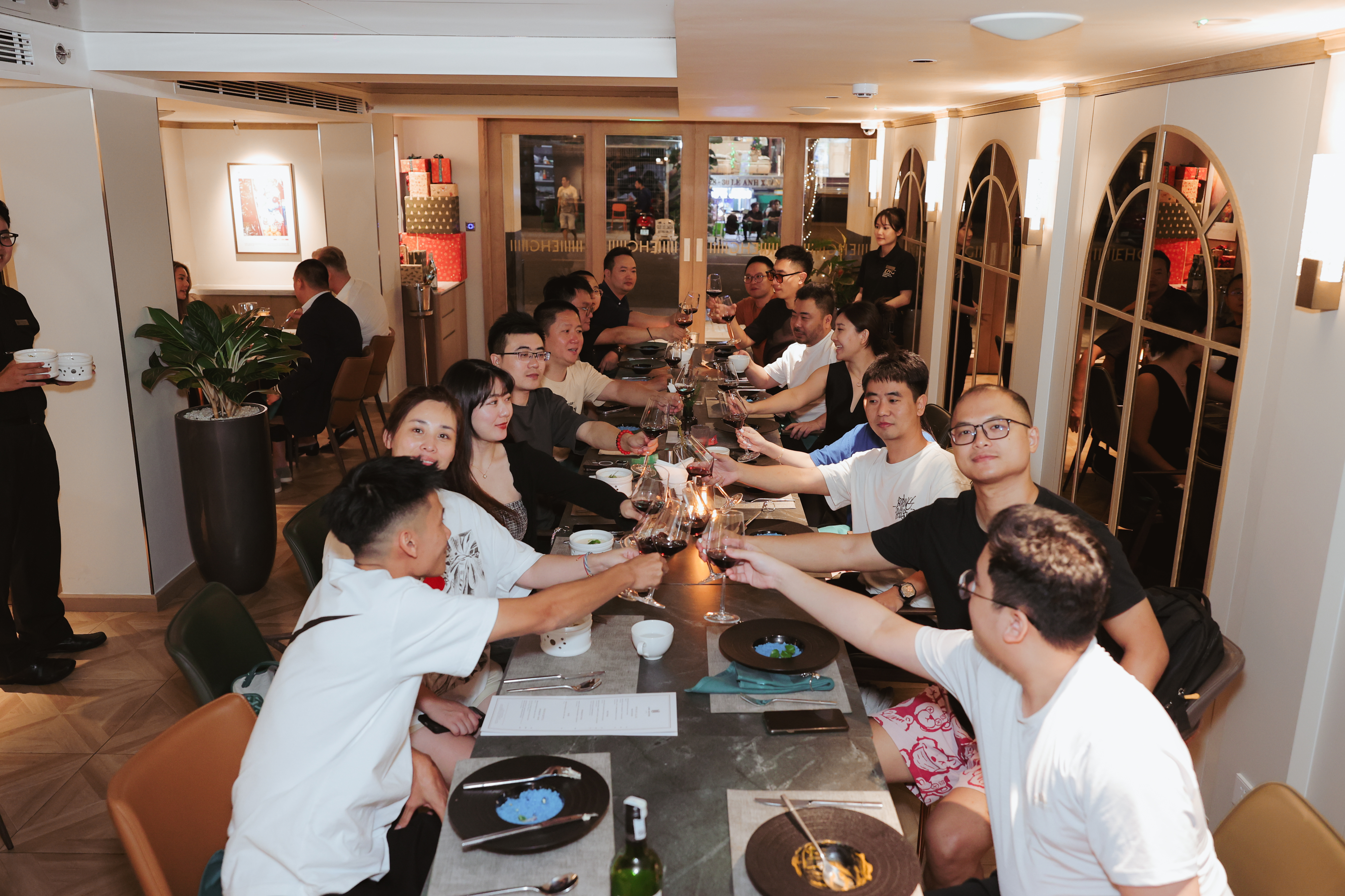 Phòng ăn Link Bistro, 47-51 Lê Anh Xuân