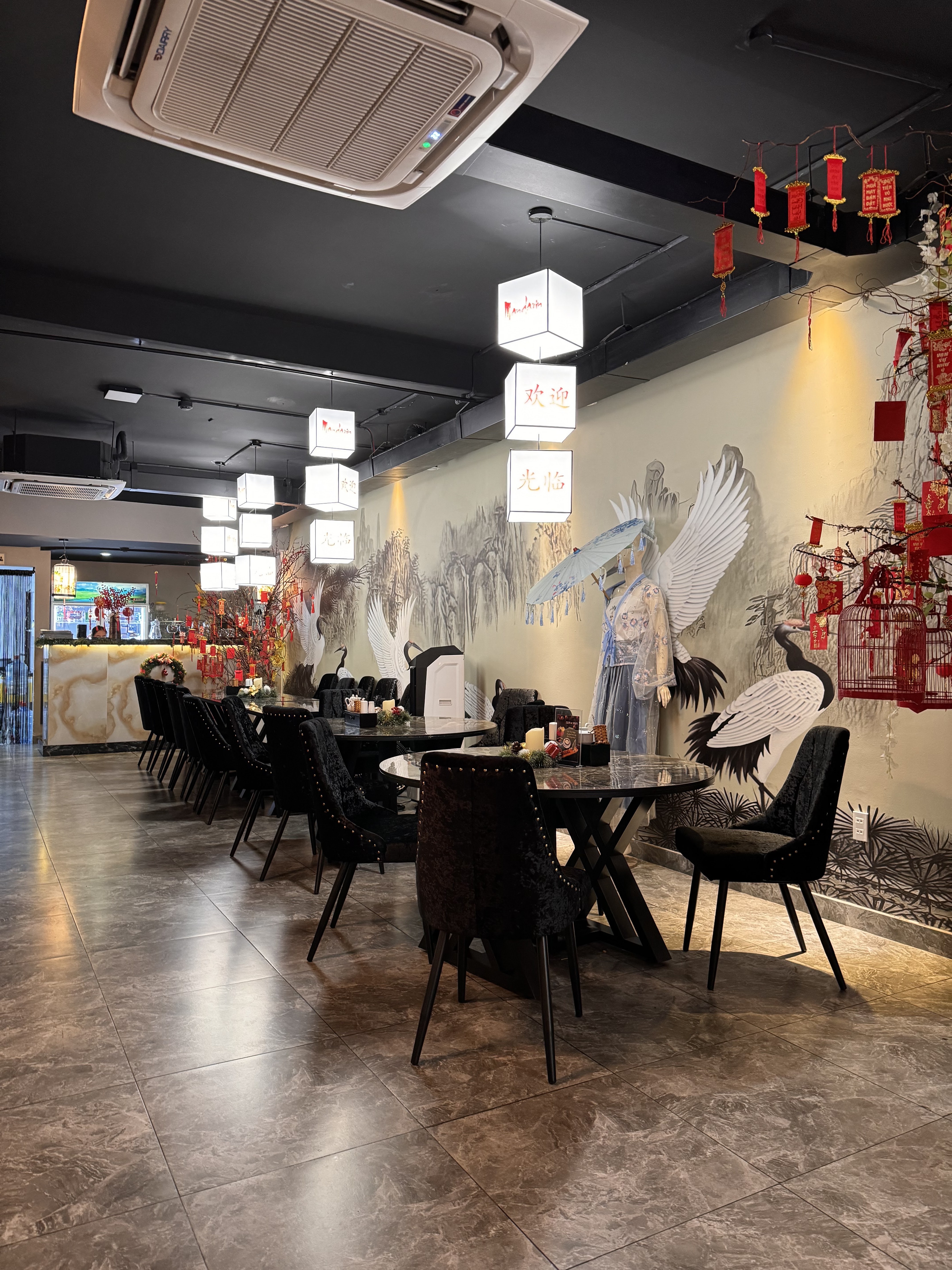 Phòng ăn tranh hạc tại Mandarin