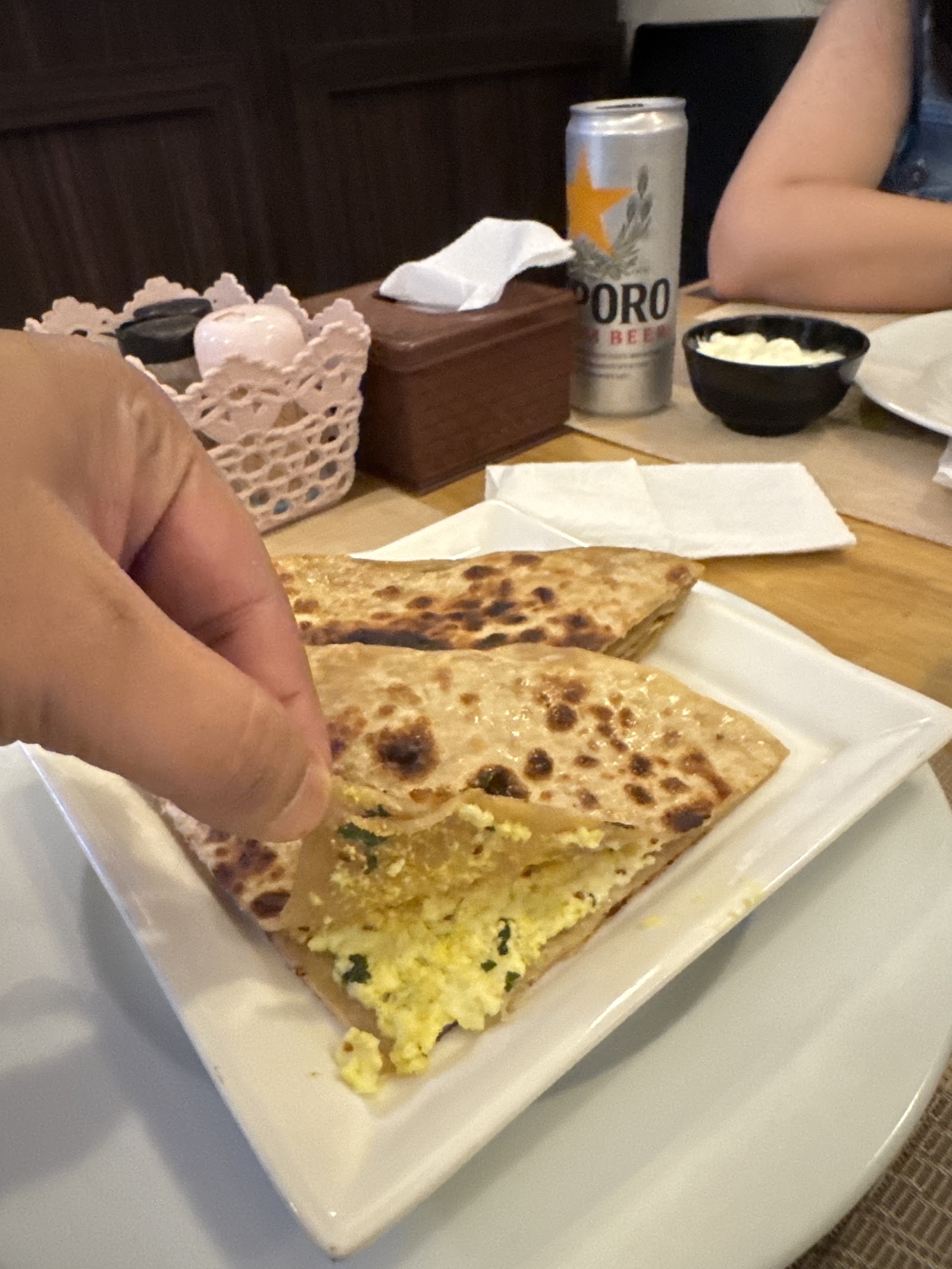 Bánh paratha nhân paneer chấm raita