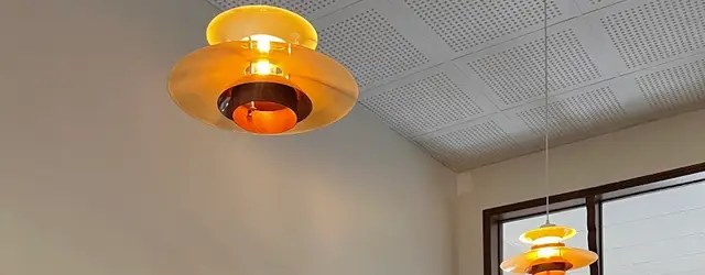 Mew Roastery SG — đèn thả kính nhiều lớp màu hổ phách