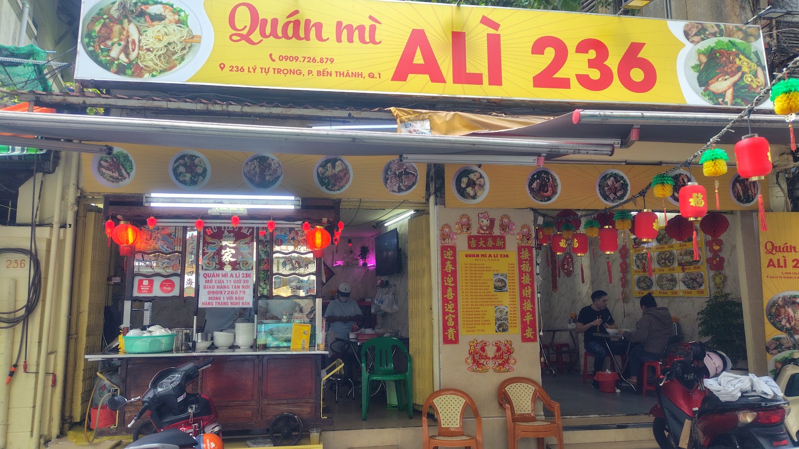 Mì A Lì 236 storefront on Lý Tự Trọng street