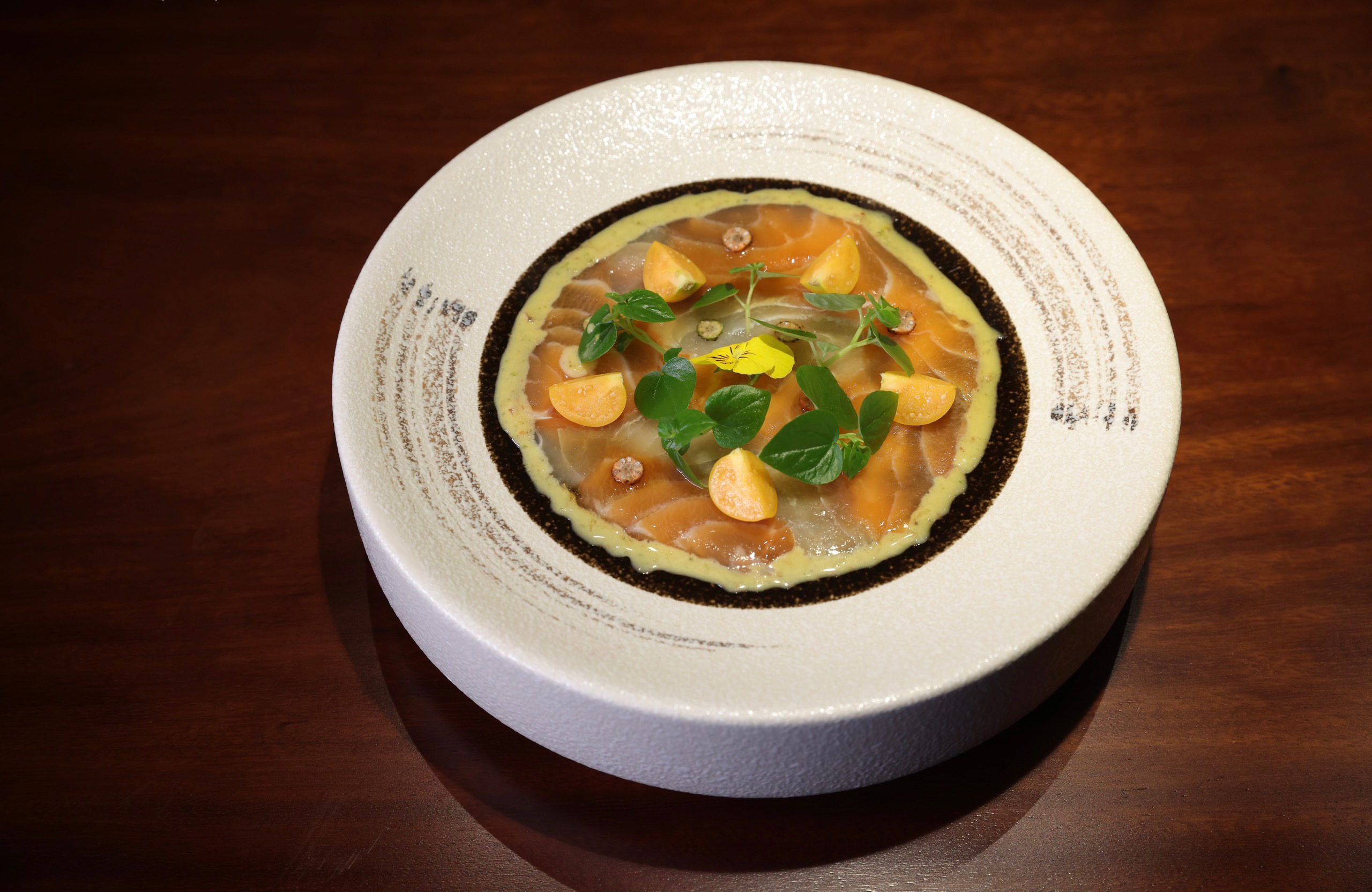 Món vịt ủ khô trứ danh của Mía Dining
