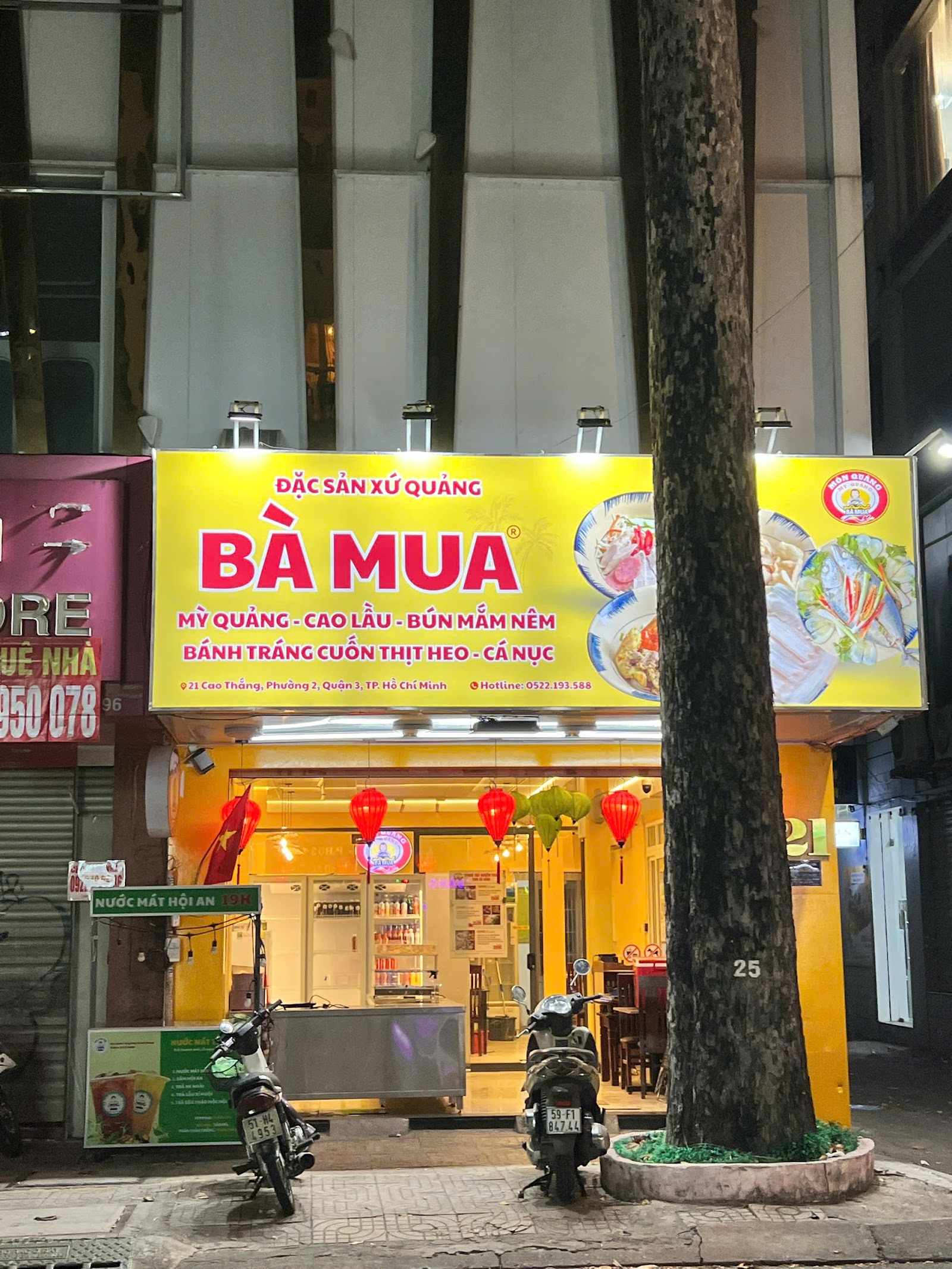 The Mỳ Quảng Bà Mua streetfront, 21 Cao Thang (pending the venue photo pass)