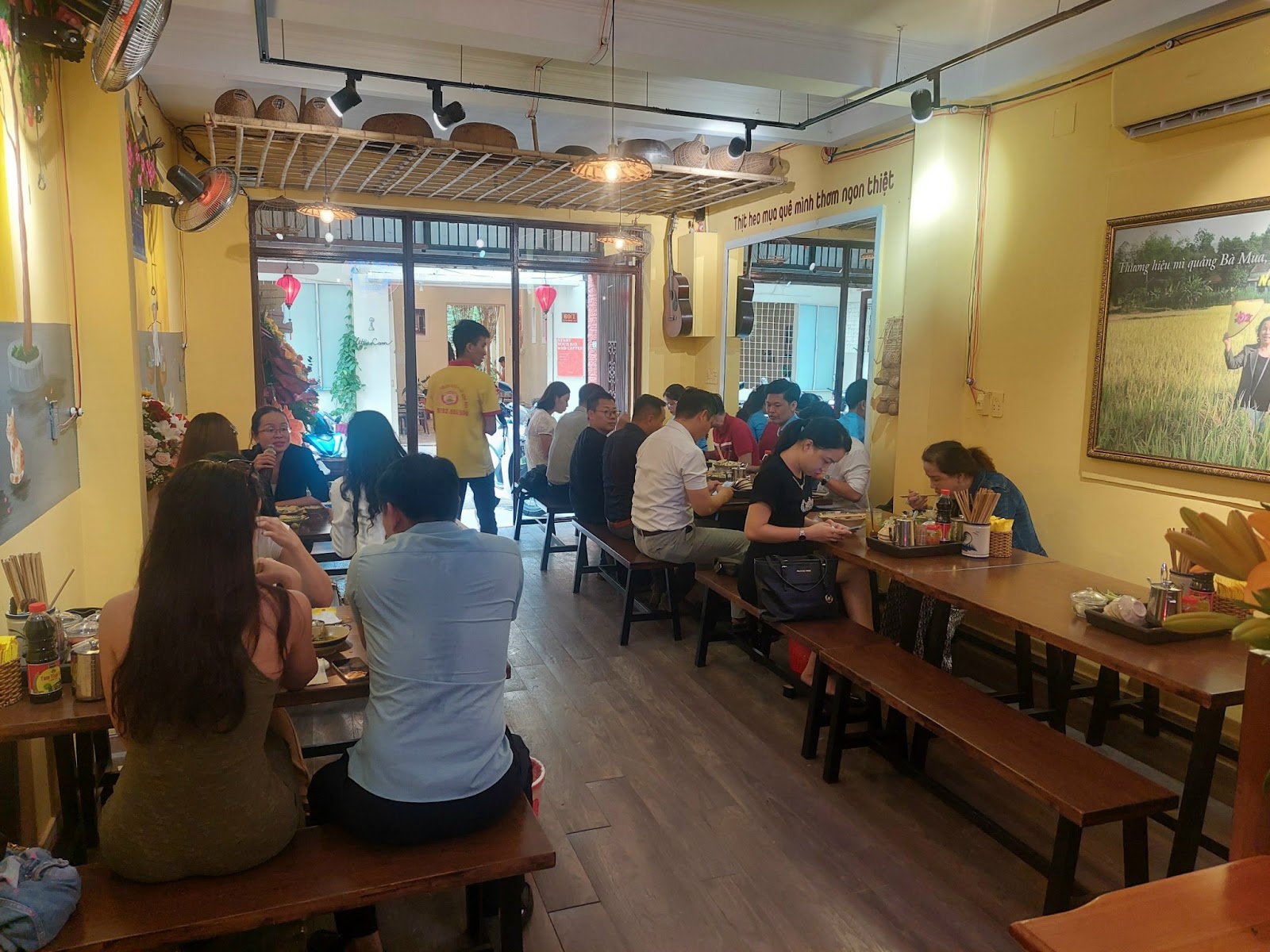 Mặt tiền quán trong hẻm 60A Lê Thị Riêng (đang chờ đợt chụp ảnh)