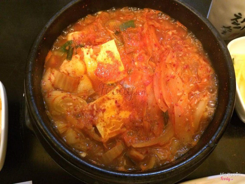 돌솥에서 끓는 김치찌개