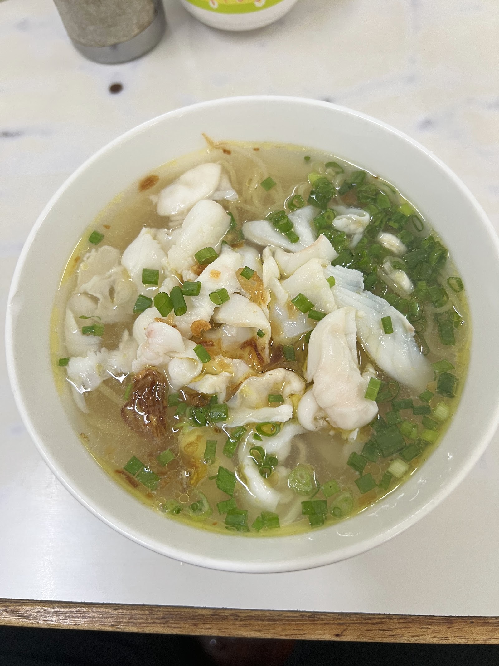Hủ tiếu cá — cận cảnh