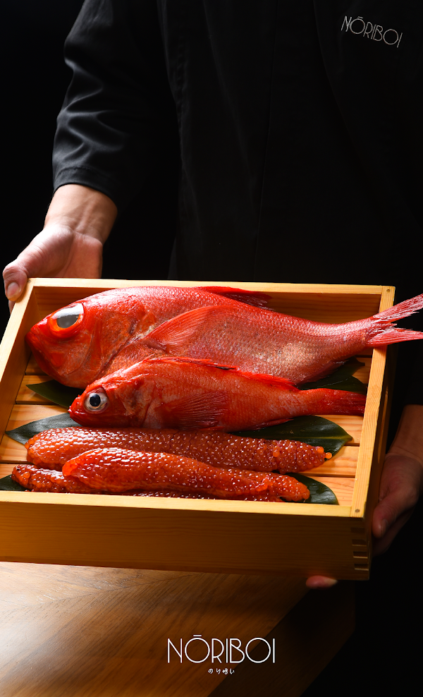The NORIBOI chef presenting fresh fish in a wooden box
