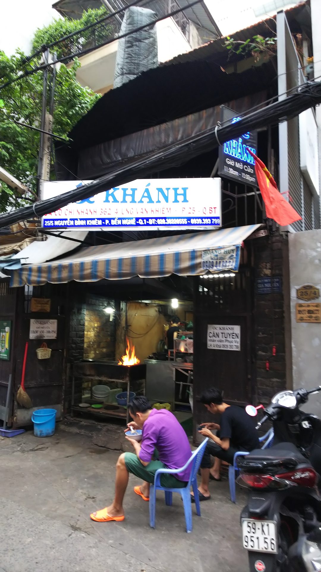 Mặt tiền Quán Ốc Khánh, 25/5 Nguyễn Bỉnh Khiêm — biển KHÁNH và bếp than