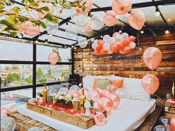 SKY MOMENT 3 ROSE GOLD — tiệc tông vàng hồng