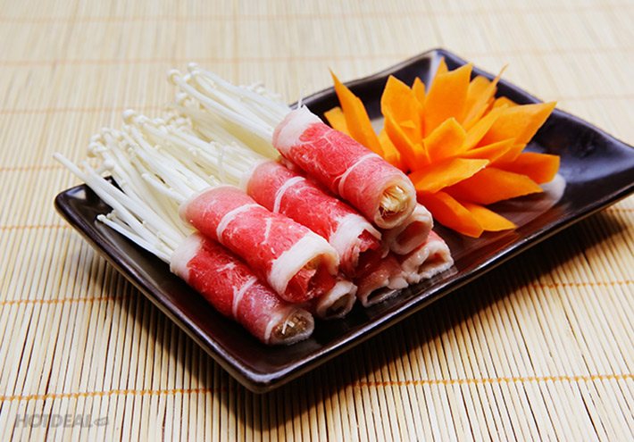 Quầy buffet nướng và lẩu của quán