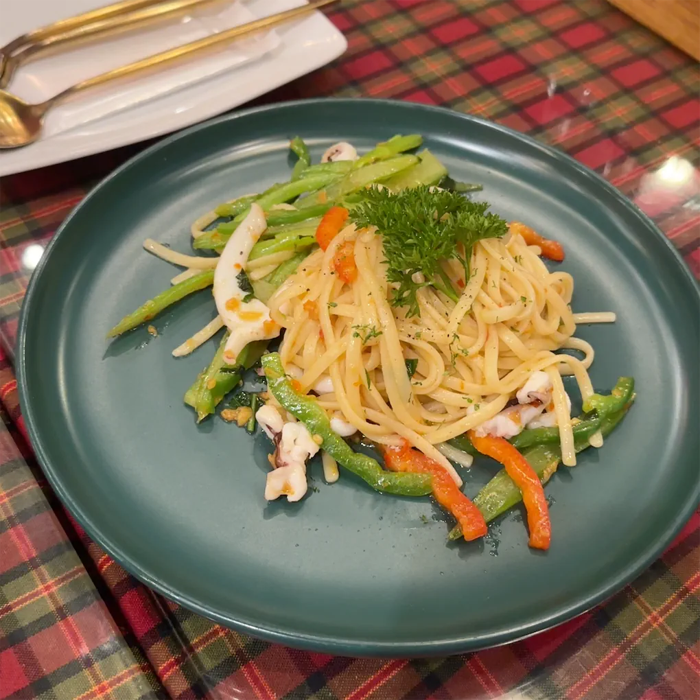 Đĩa linguine hải sản