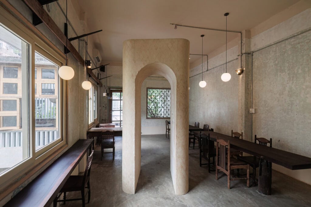 PATIO CAFÉ 빌라 안의 조각 아치