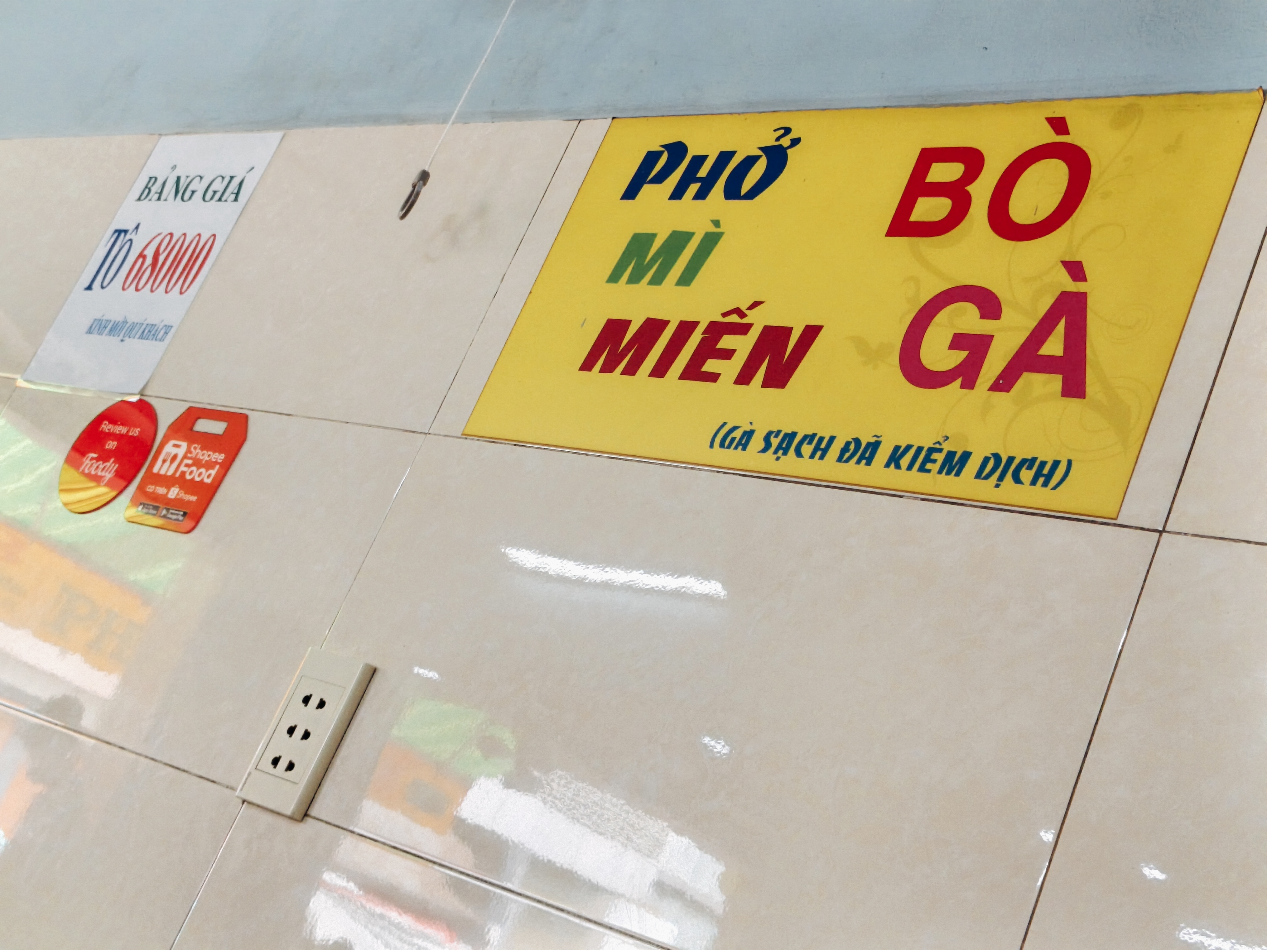 The TÔ 68,000 price board — Pho Anh