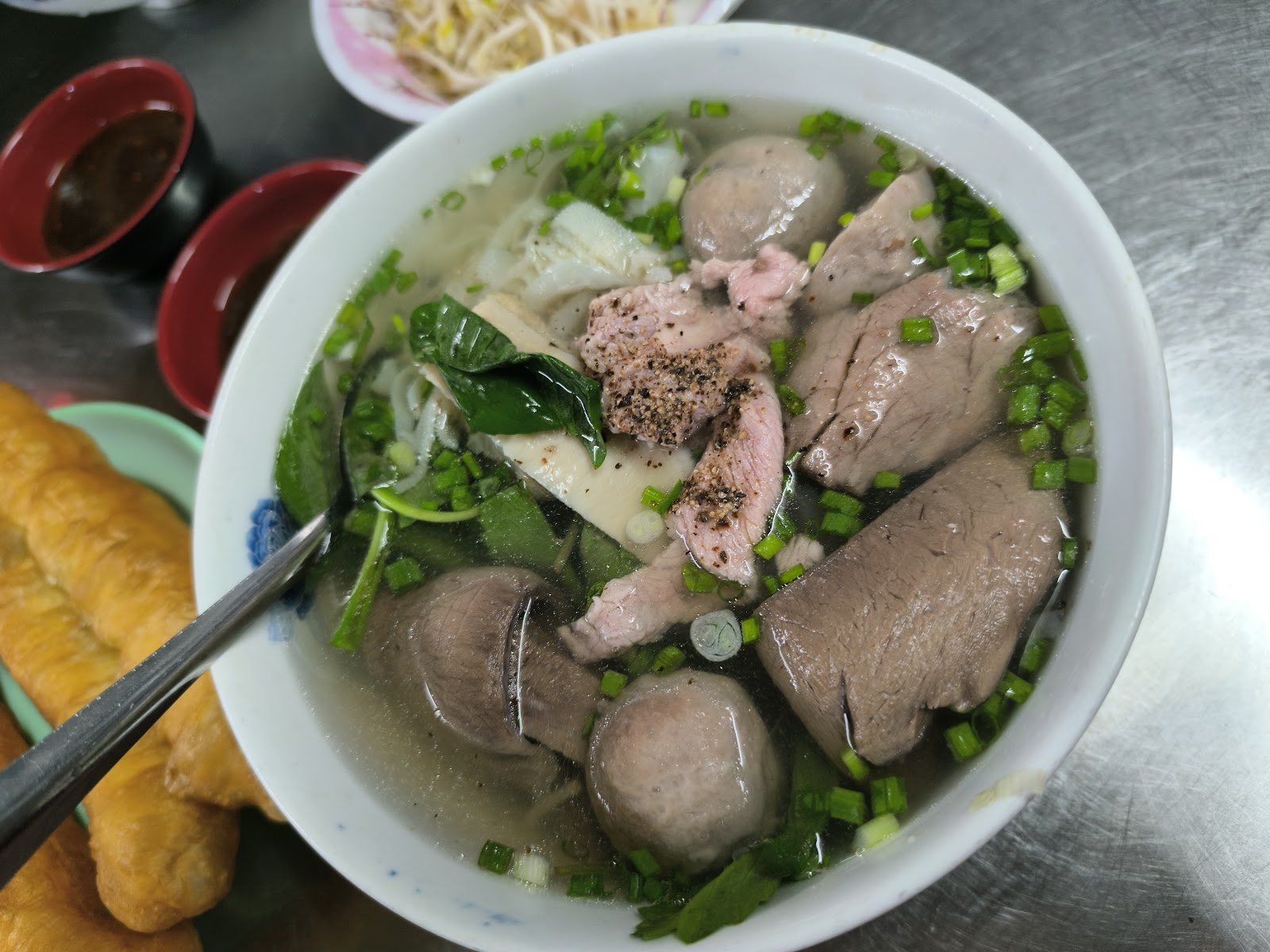 Tô thập cẩm với đầy đủ sáu mẫu vật