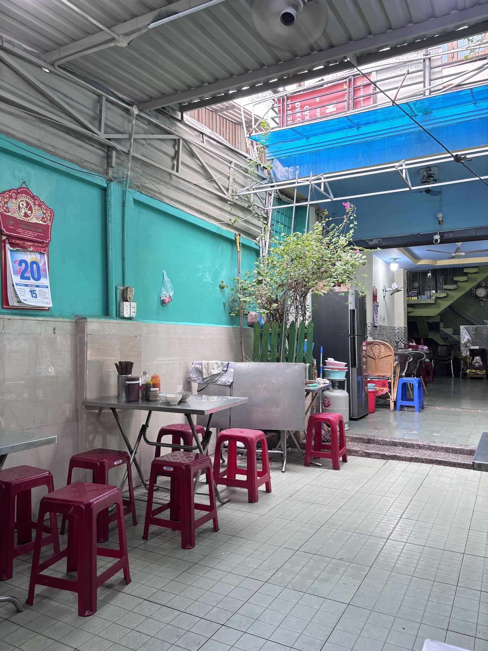 Morning atmosphere at the shop (pending the venue photo pass)