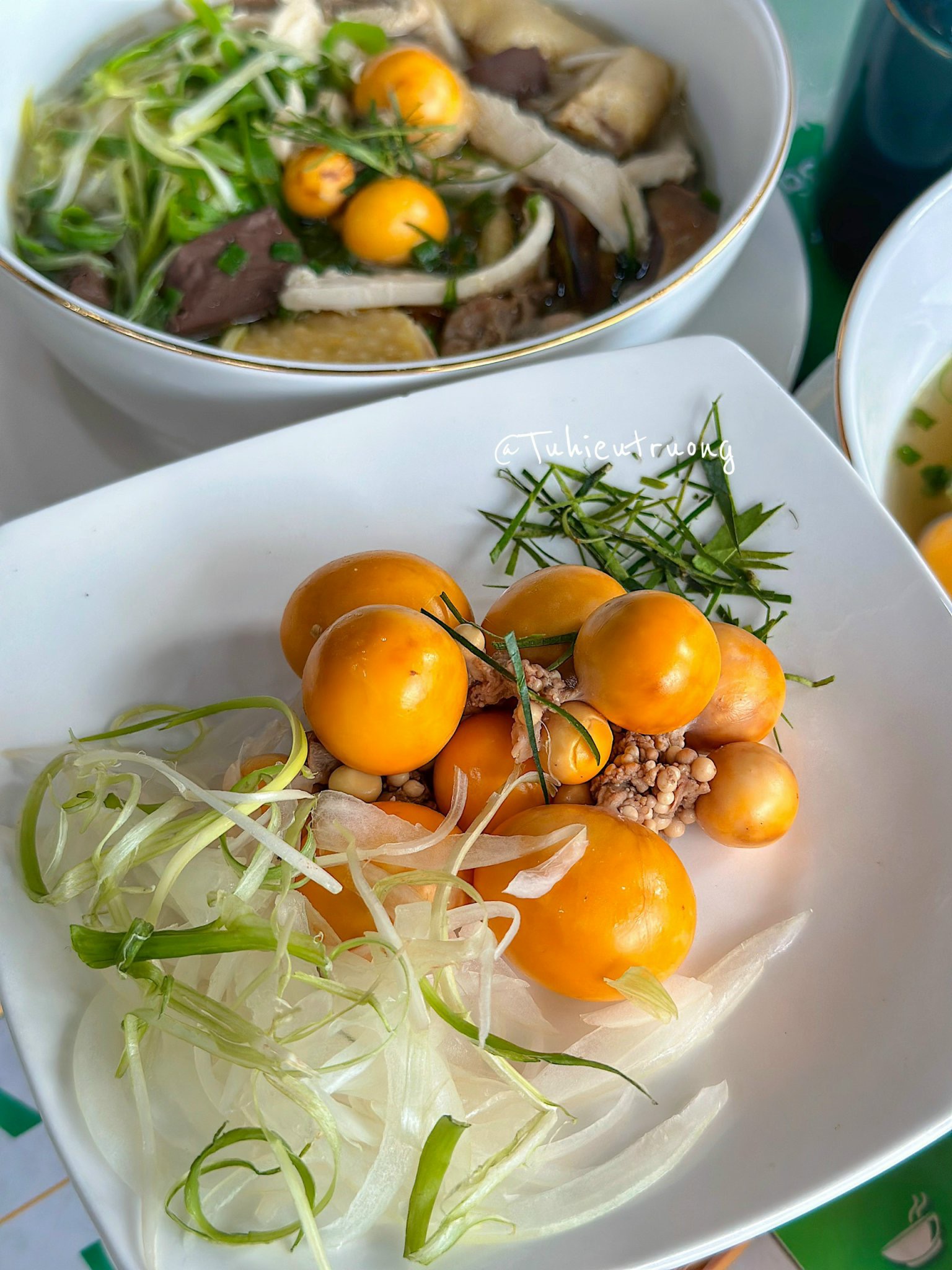카폰 닭고기 쌀국수 — 퍼 가 응오 방