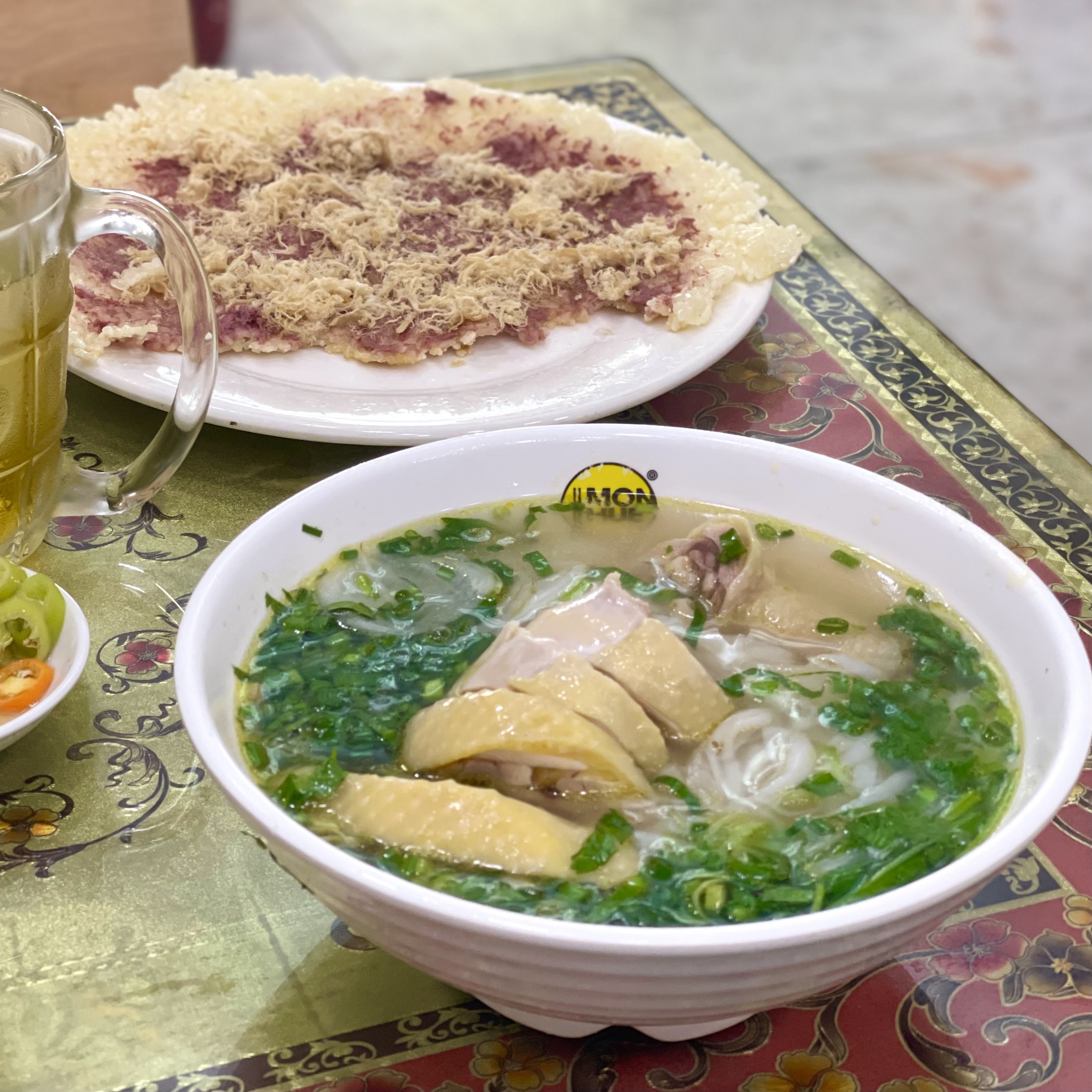Tô phở gà tại Phở Hà