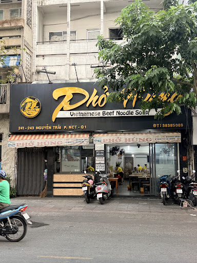 Mặt tiền biển đen chữ vàng Phở Hùng