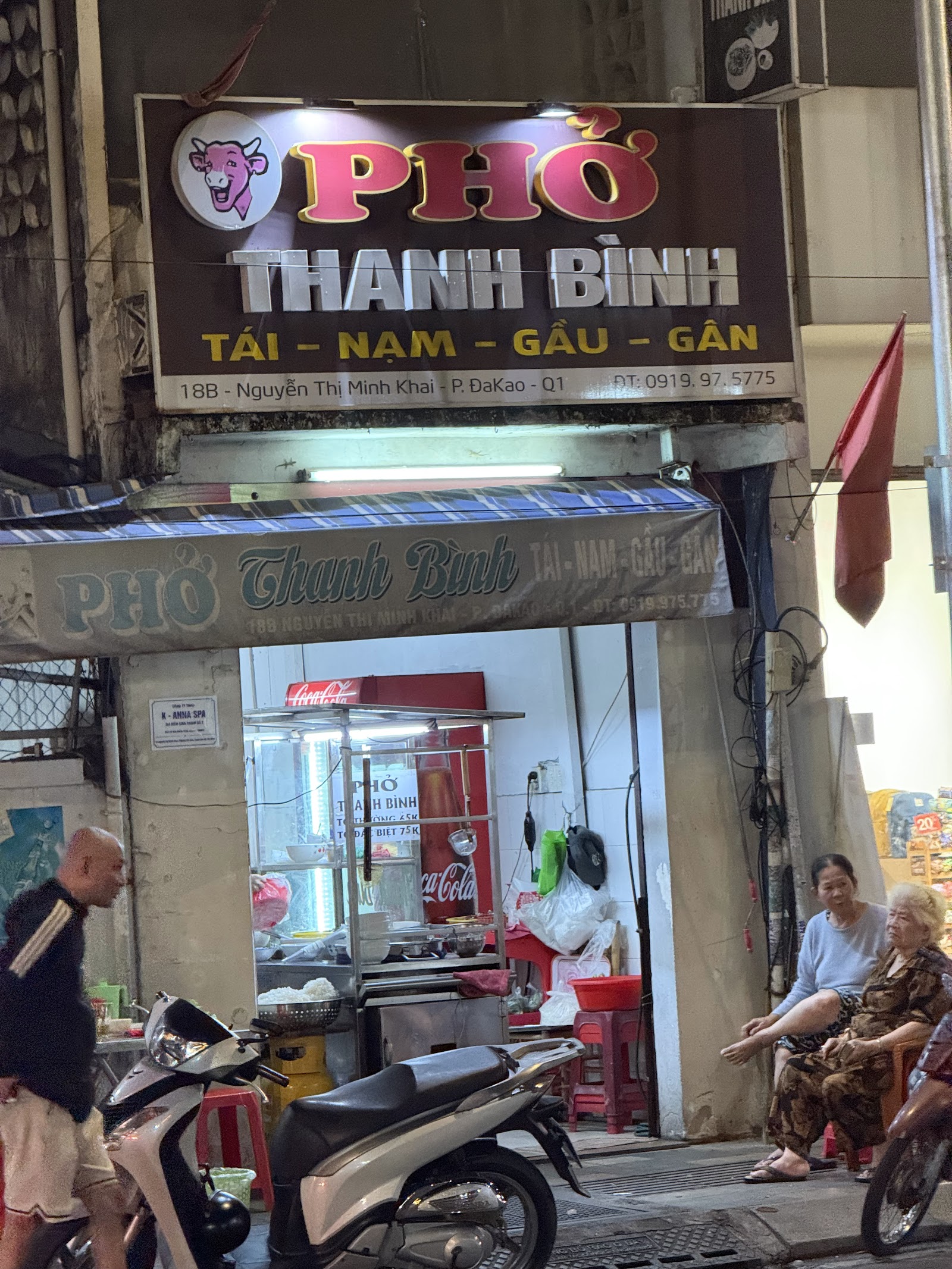The Pho Thanh Binh storefront, 18B Nguyen Thi Minh Khai