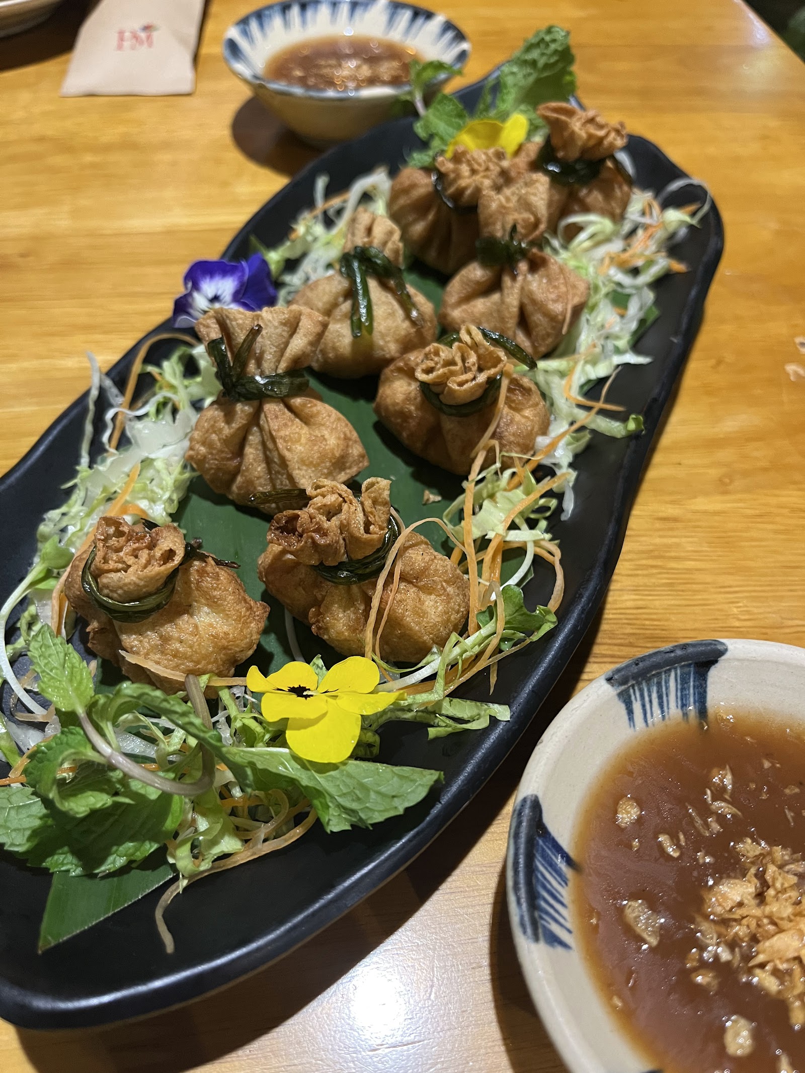 Tàu hũ ky chiên gói buộc bằng lá xanh