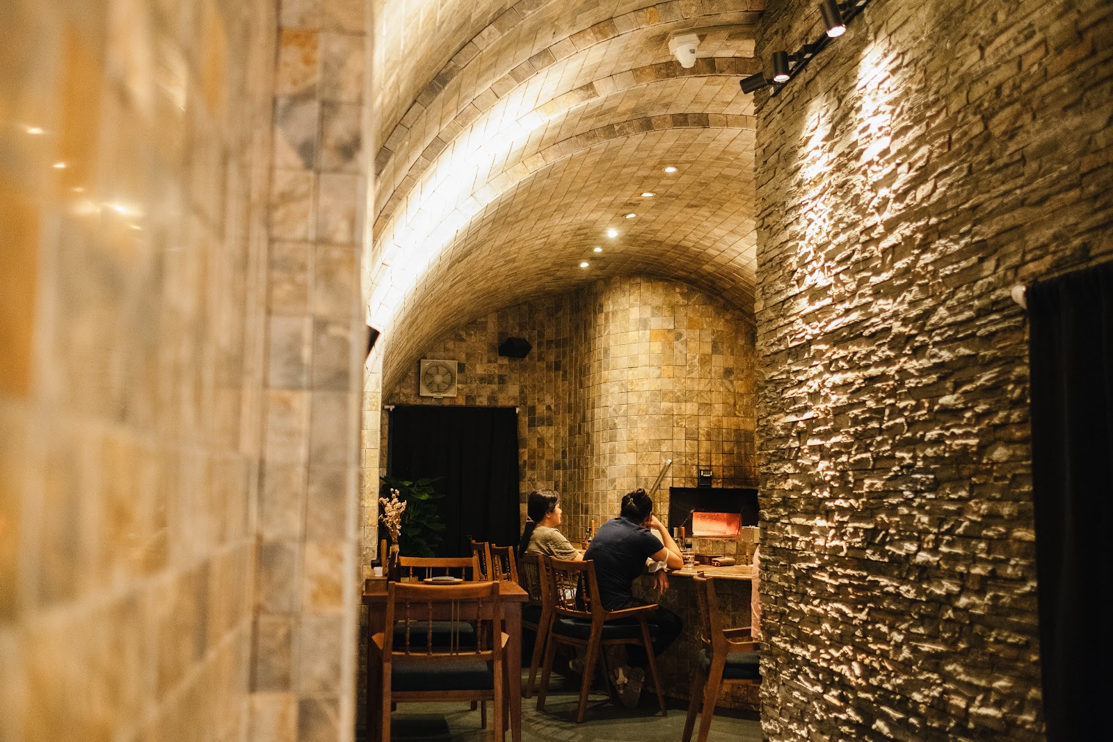Mặt tiền Pizza 4P's Lê Thánh Tôn về đêm
