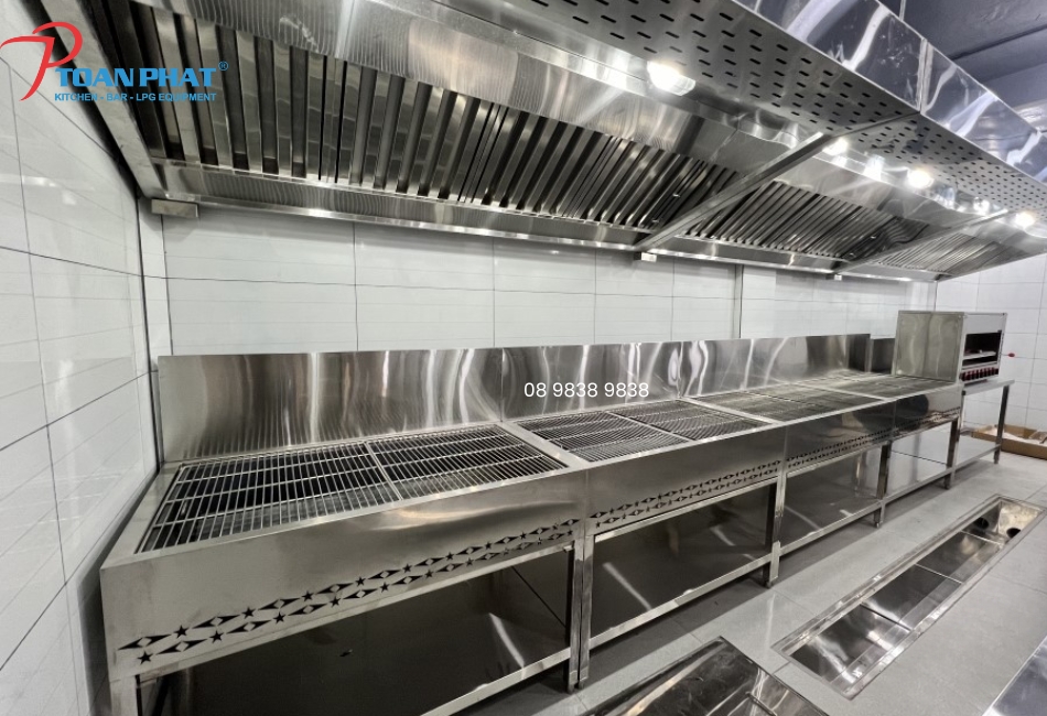 Dây chuyền bếp nướng inox và hệ thống hút khói âm trần