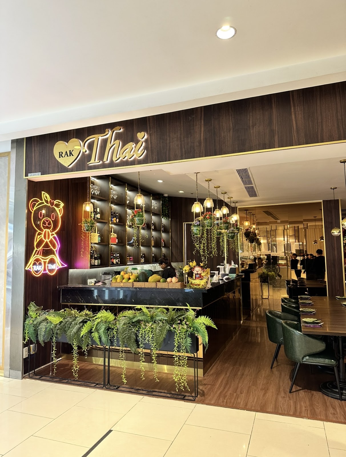 Mặt tiền RAK Thai ở Saigon Centre