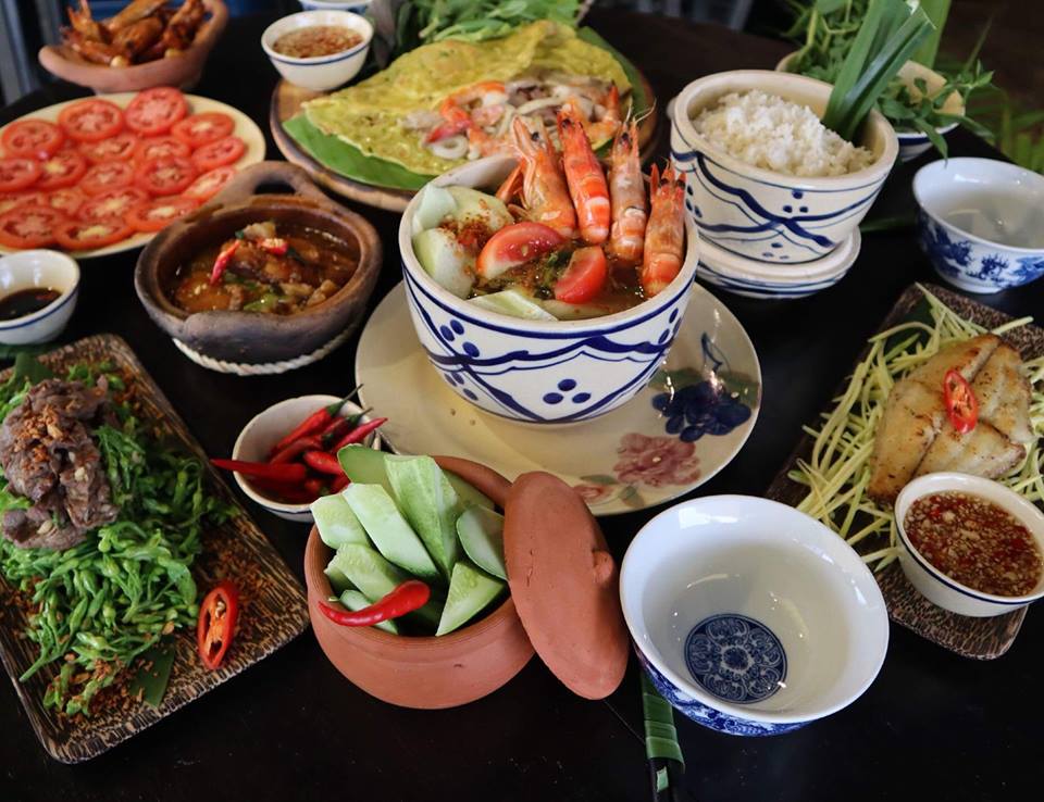 가게의 베트남 요리 한 상