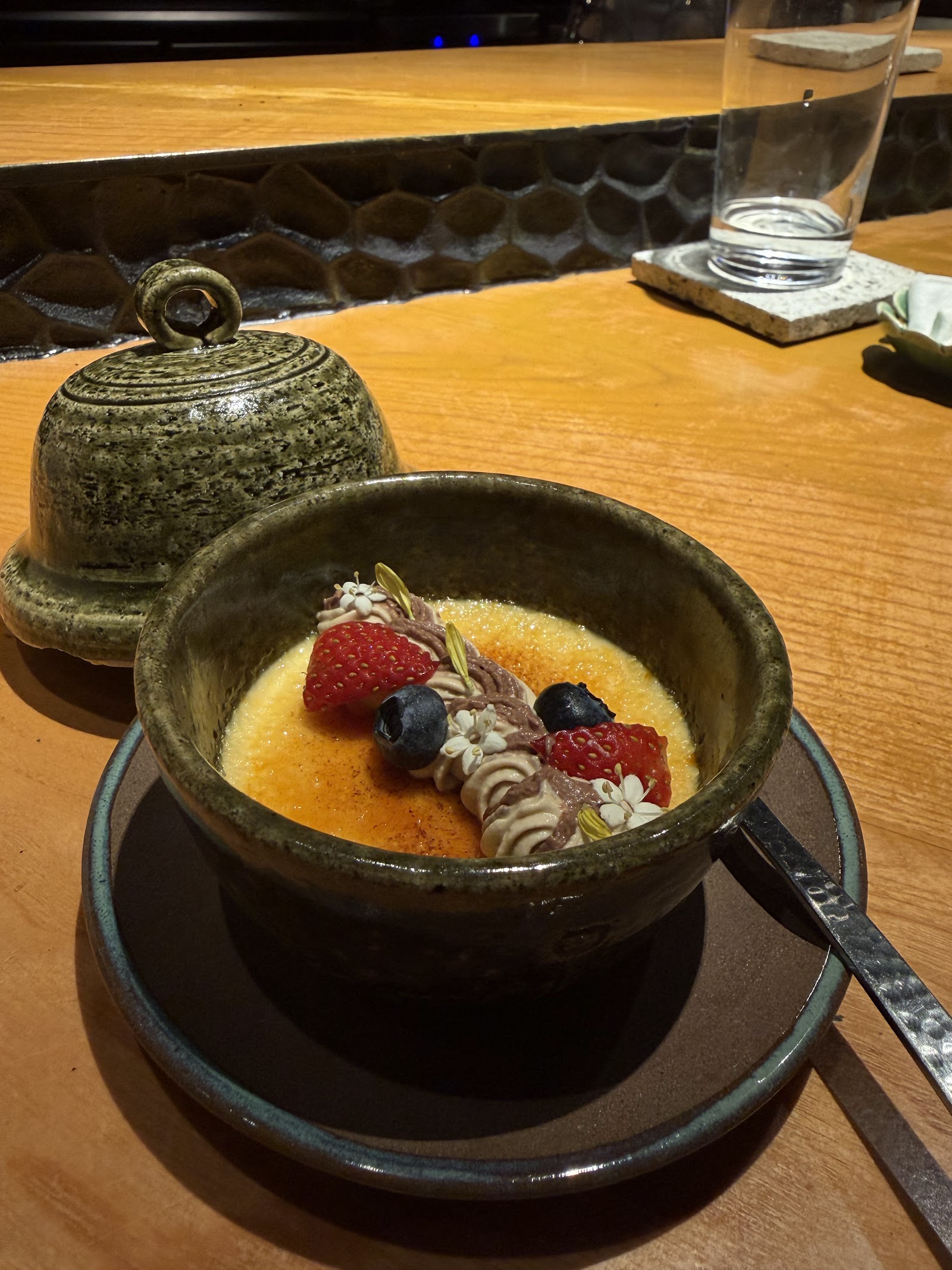 Kết thúc ngọt — brûlée với quả mọng