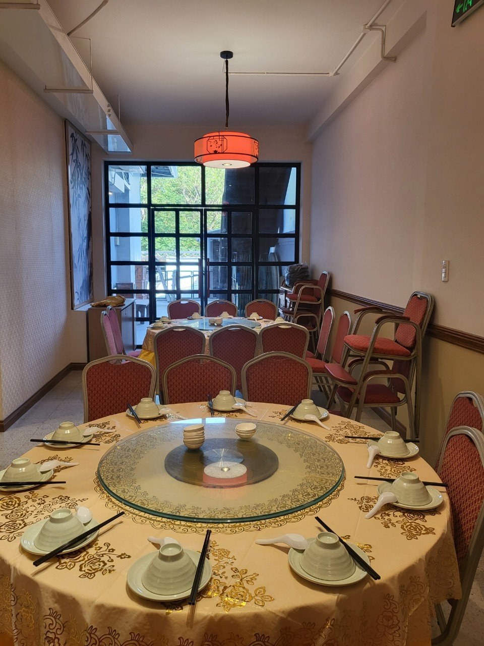 Bàn ăn trong quán