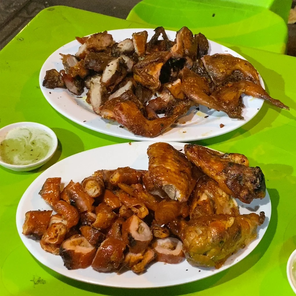 쏘아 BBQ 내부 숯불 테이블(사진 대기 중)