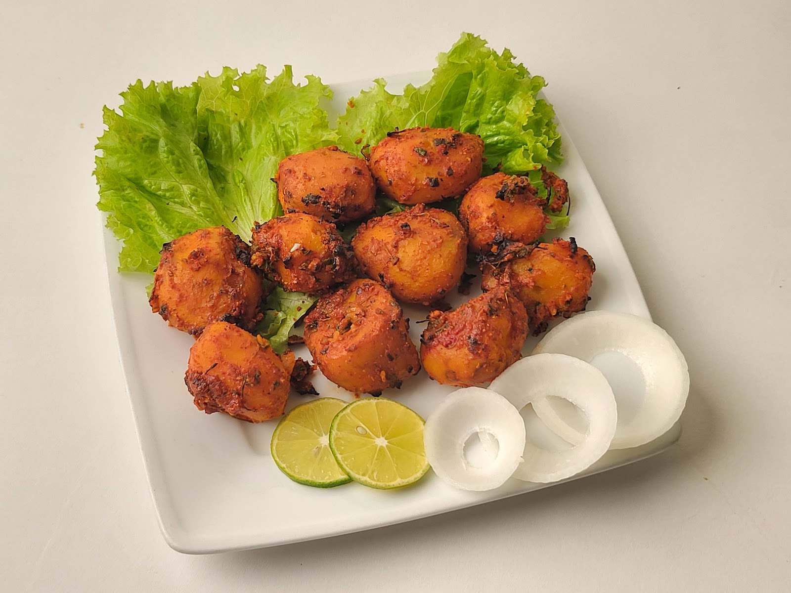 Tandoori-marinated bites with lime and onion