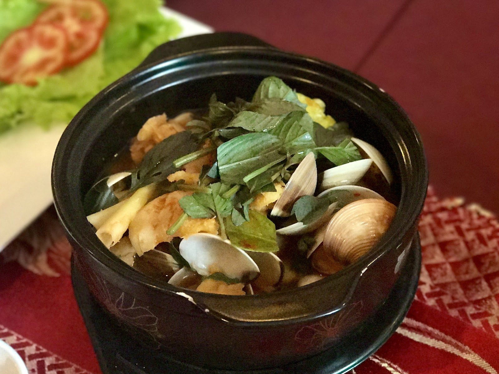 Claypot steamed clams