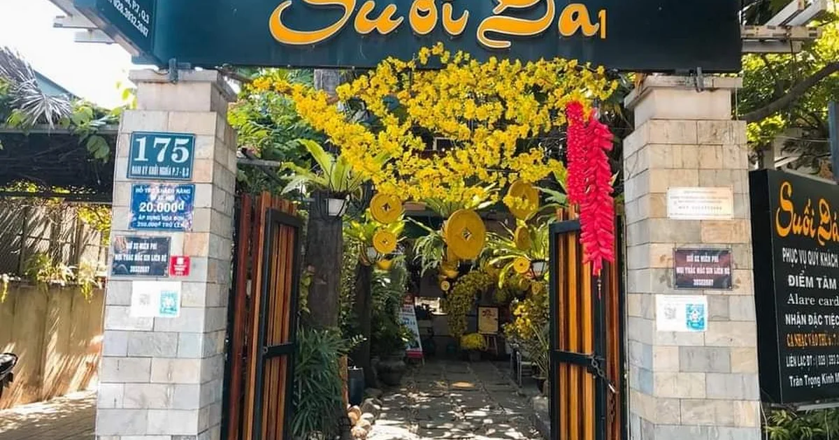 The 175 Nam Kỳ Khởi Nghĩa gate