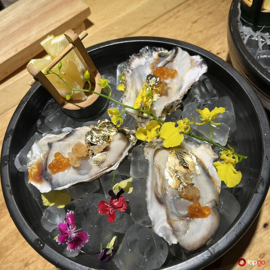 Các món được bày biện tại Sushi Taka
