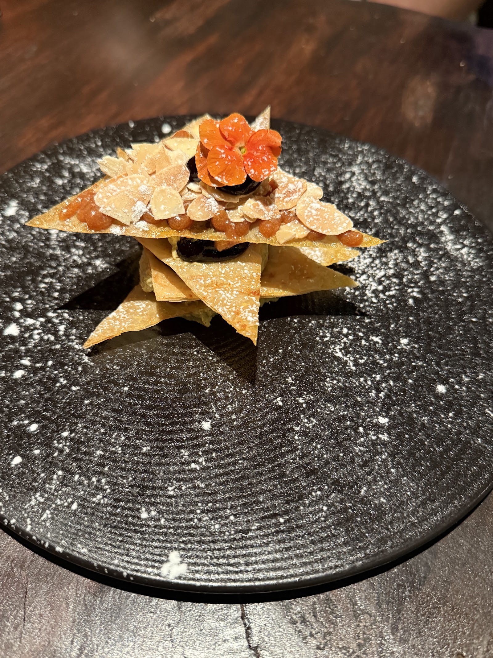 Bánh pastry hạnh nhân lát