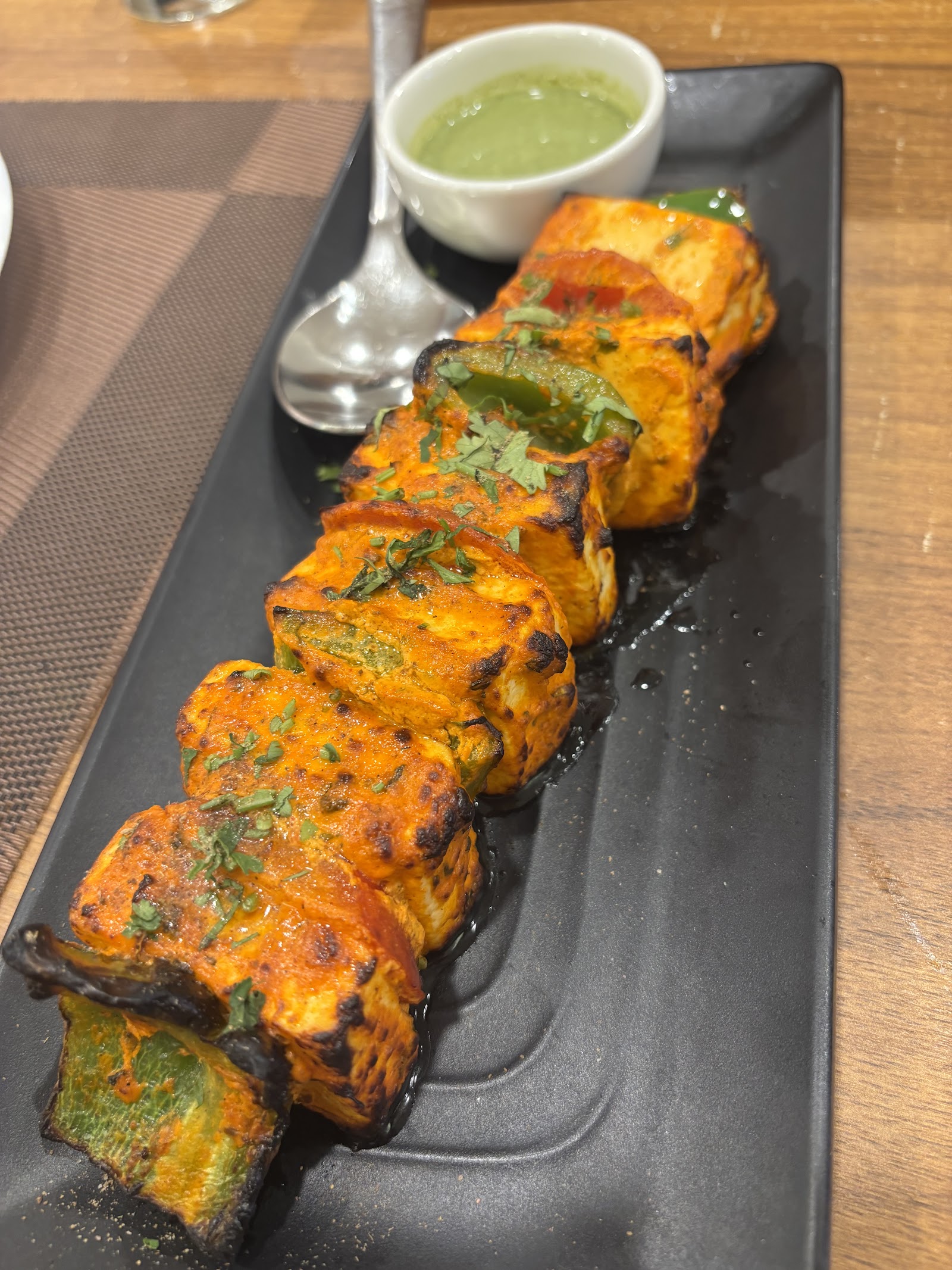 꼬치에 구운 파니르 티카