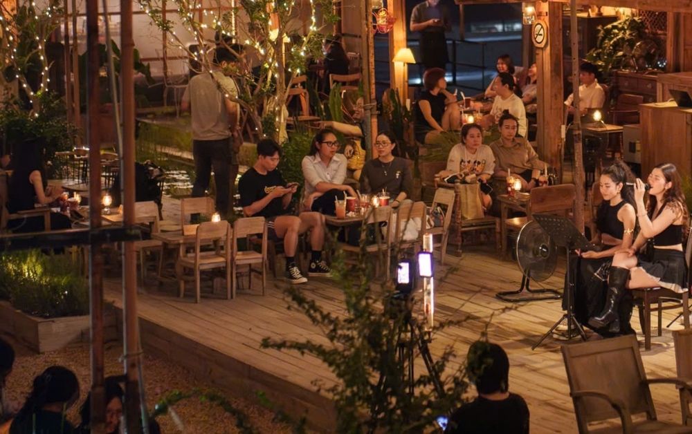 Đêm acoustic trên sàn gỗ Trên Tầng Thượng