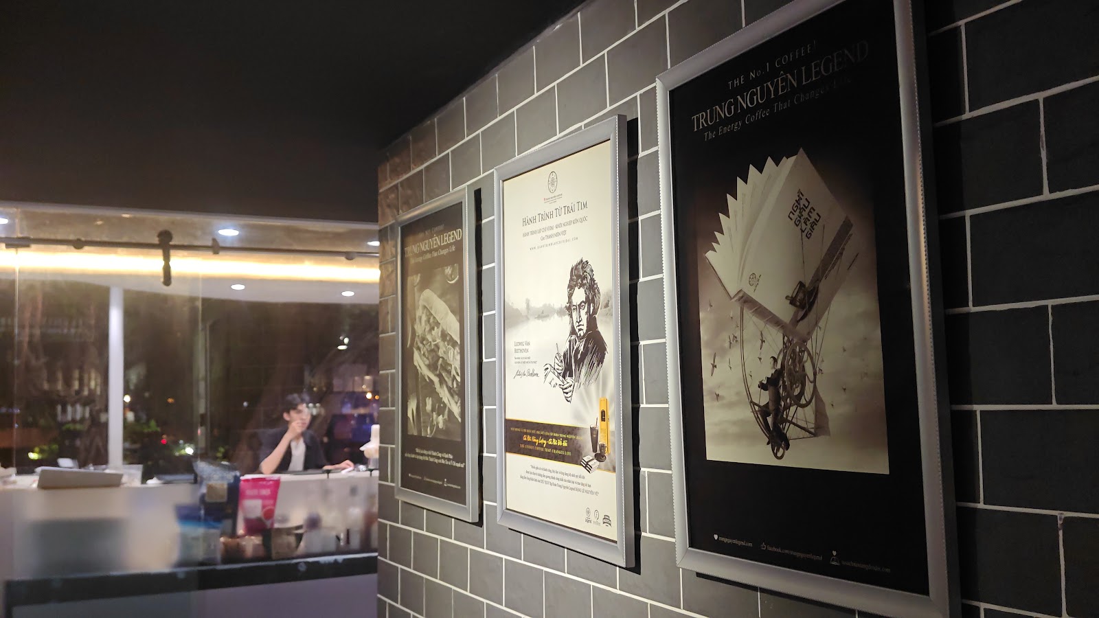 The atmosphere at Trung Nguyên Legend Café