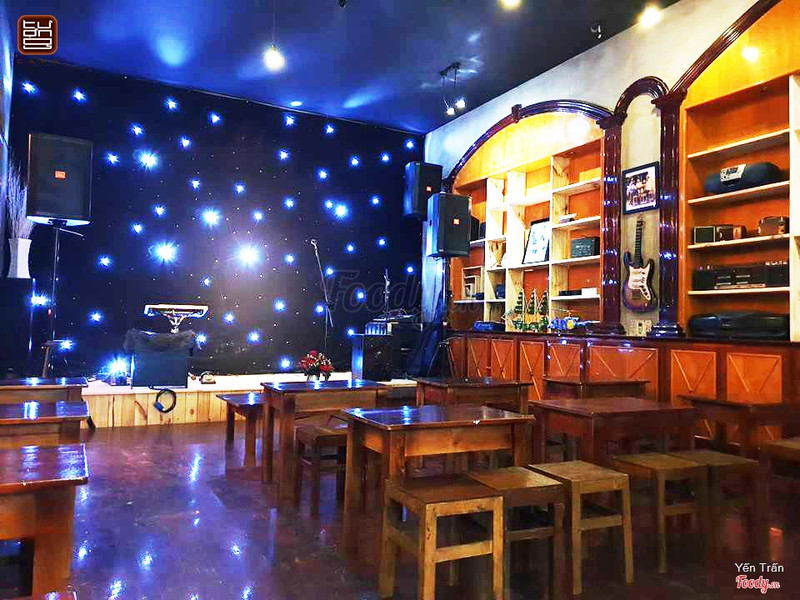 The starry-ceiling hall