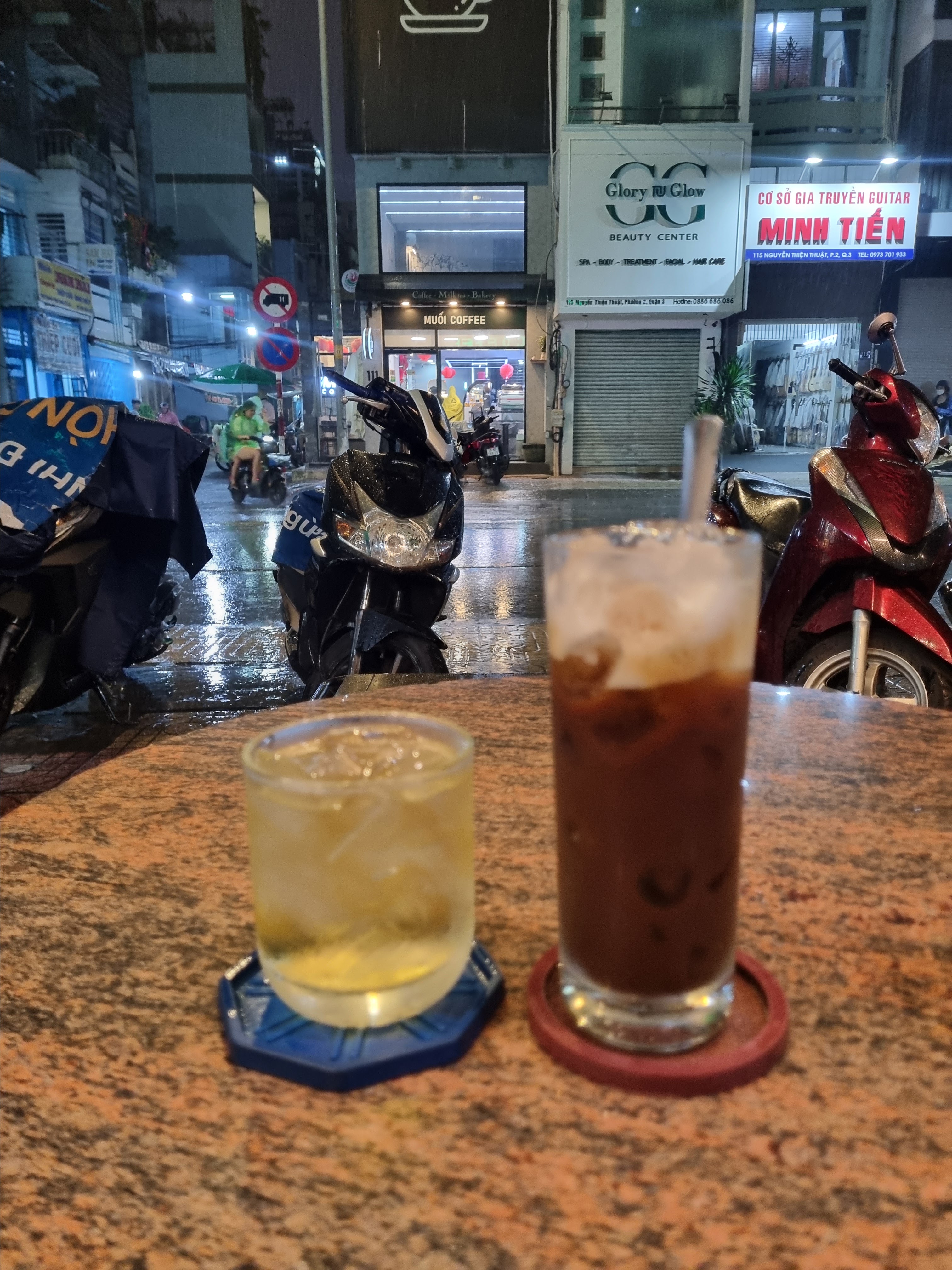 Thức uống của quán buổi tối