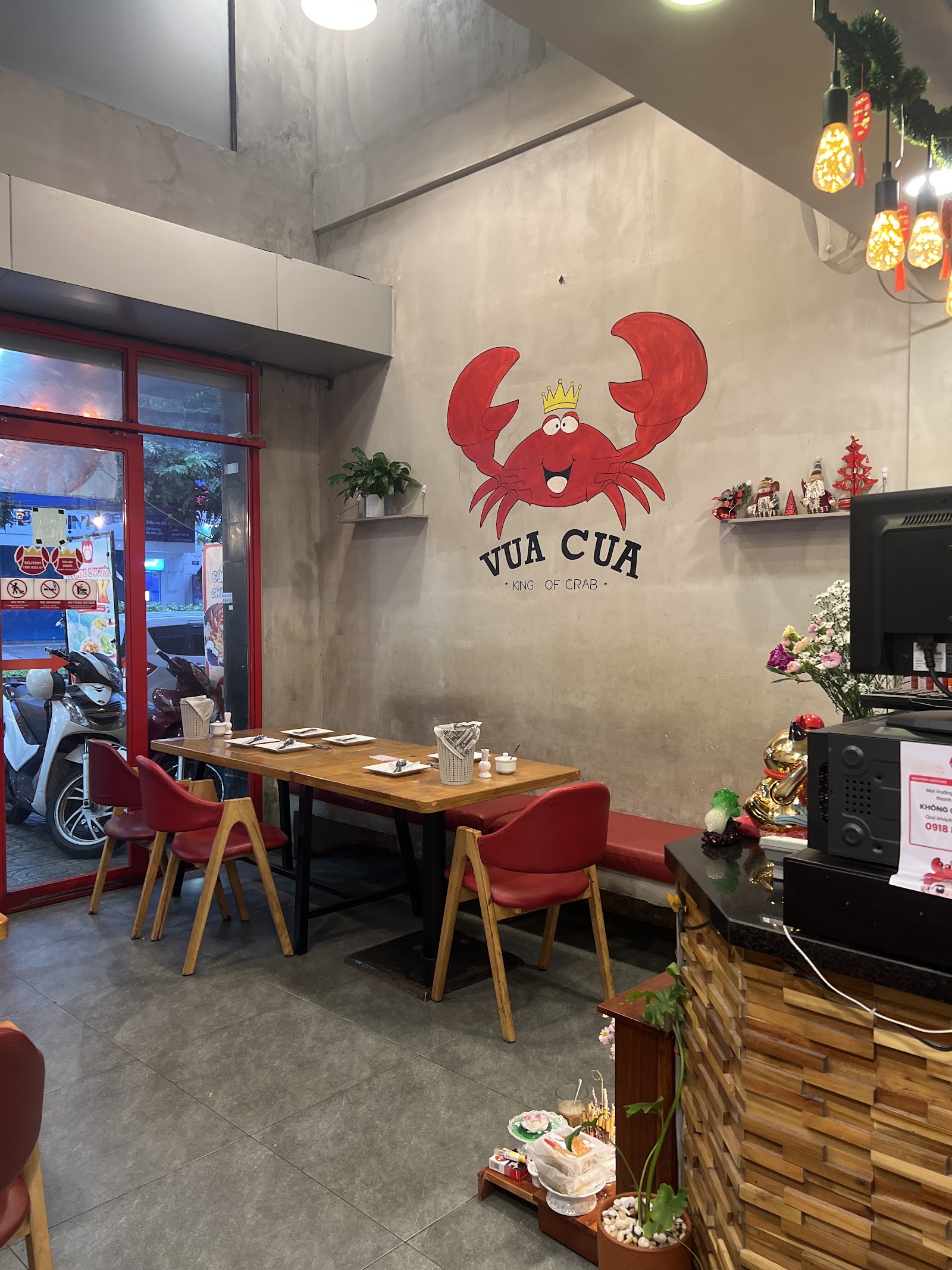 Inside Vua Cua, 376 Vo Van Kiet