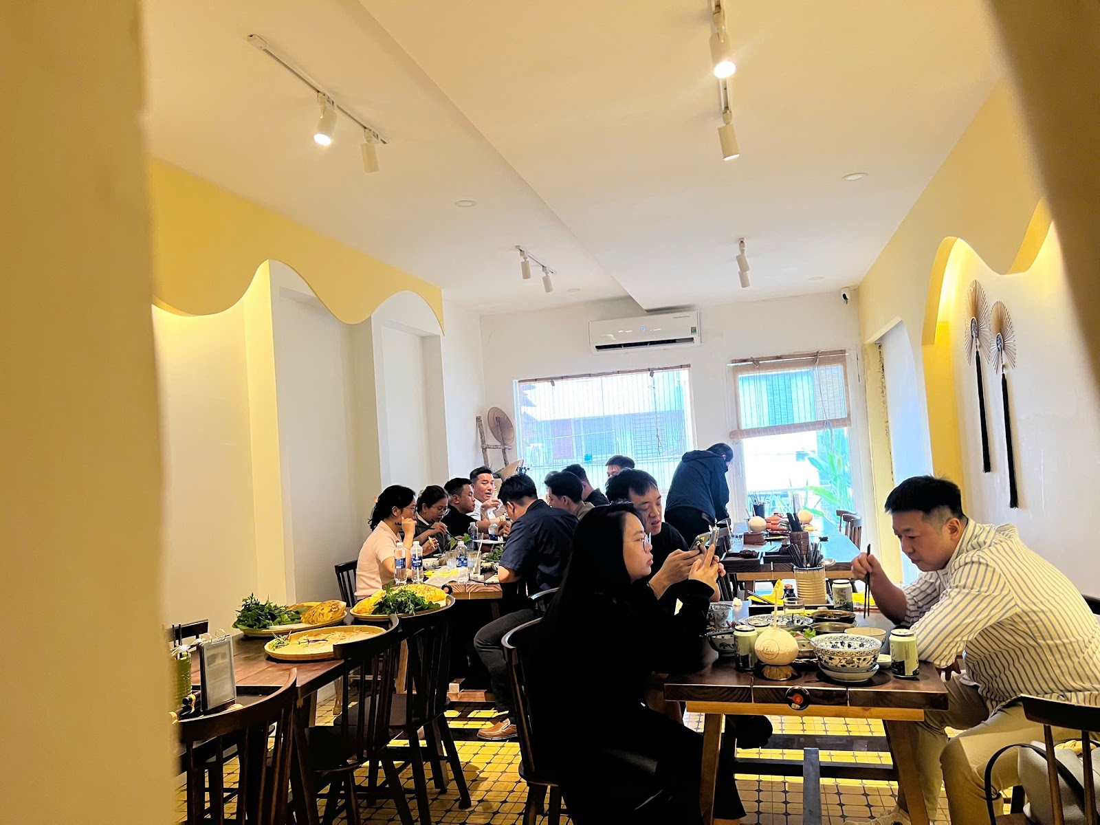 쎄오 레스토랑 내부 (사진 촬영 대기 중)
